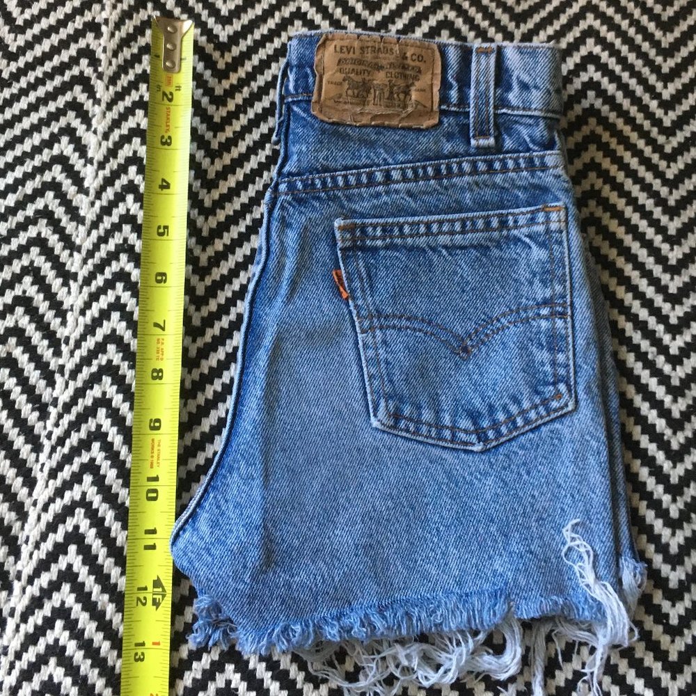 cut off Levi's shorts with orange tab